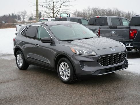 Used 2022 Ford Escape SE image 3