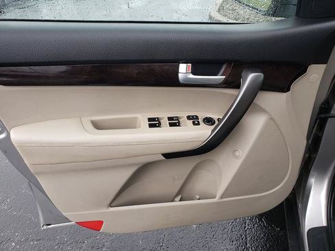 Used 2015 Kia Sorento LX AWD/4WD image 11