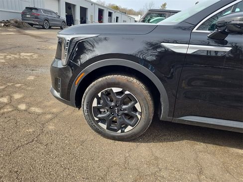 Used 2025 Kia Sorento S w/ Panoramic Sunroof Package image 8