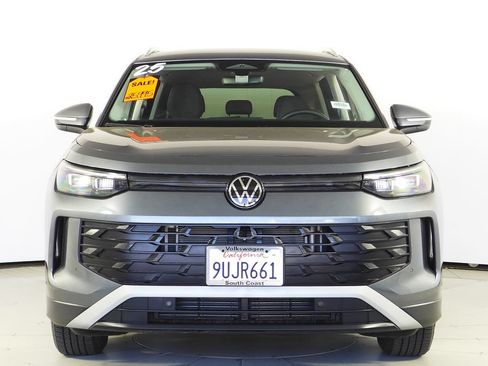 Used 2025 Volkswagen Tiguan S FWD image 3