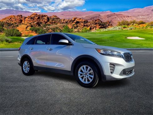 Used 2019 Kia Sorento L image 2