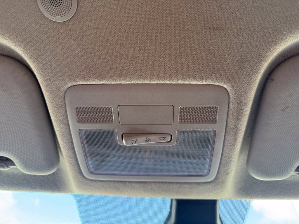 Used 2025 Hyundai Venue SE FWD image 16