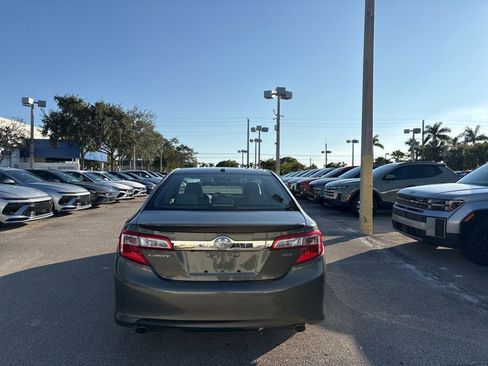 Used 2012 Toyota Camry image 4