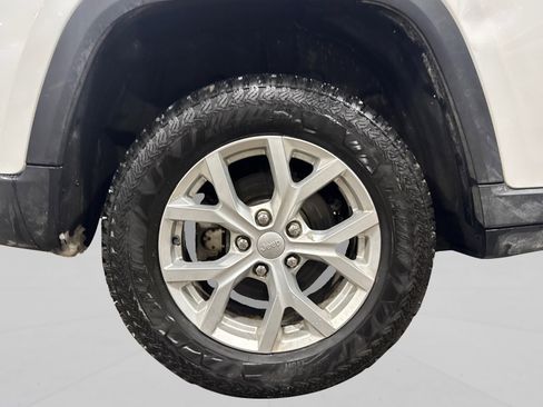 Used 2023 Jeep Grand Cherokee Limited image 52