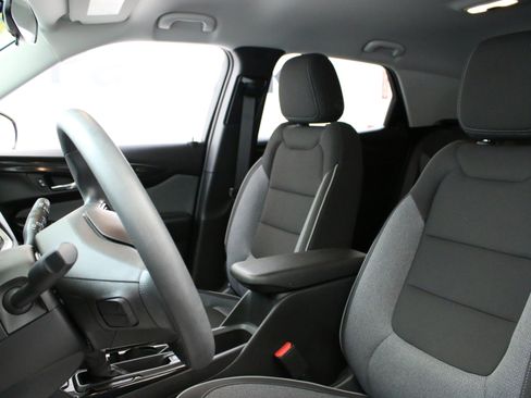 Used 2024 Chevrolet TrailBlazer LS w/ LS Convenience Package FWD image 24