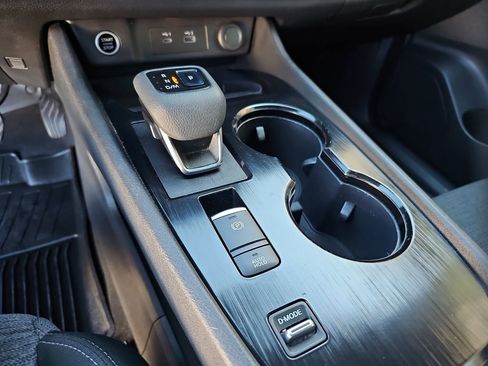 Used 2021 Nissan Rogue SV image 15