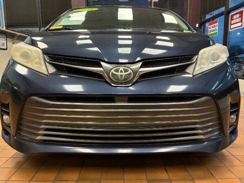 Used 2018 Toyota Sienna XLE Premium image 4