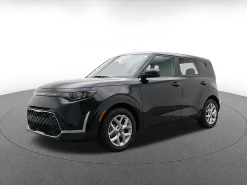Used 2025 Kia Soul LX w/ LX Technology Package FWD image 3