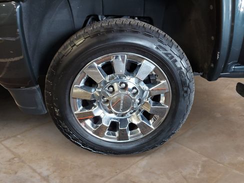 Used 2018 GMC Sierra 2500 Denali w/ Duramax Plus Package AWD/4WD image 30