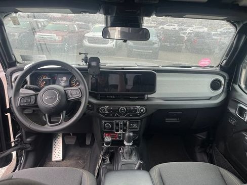 Used 2024 Jeep Gladiator Sport AWD/4WD image 11