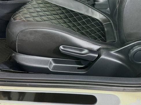 Used 2019 Volkswagen Beetle 2.0T SE image 21