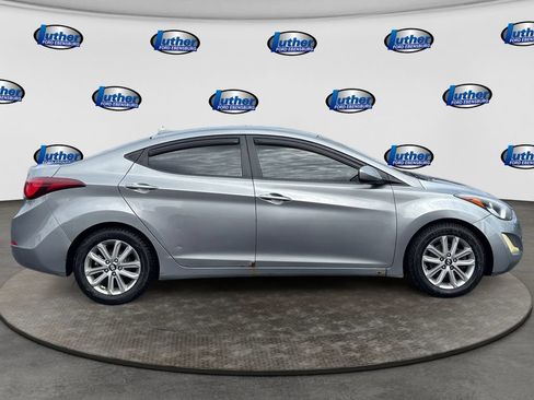 Used 2015 Hyundai Elantra SE w/ Option Group 02 FWD image 6