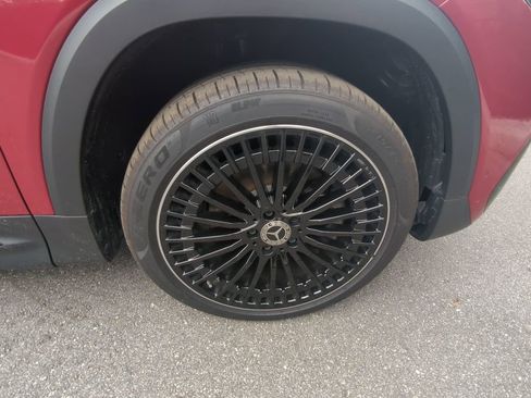 Used 2024 Mercedes-Benz EQB 300 4MATIC image 23