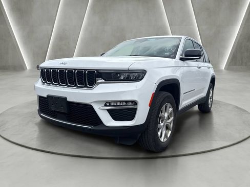 Used 2024 Jeep Grand Cherokee Limited AWD/4WD image 3