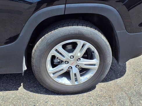 Used 2024 GMC Terrain SLE FWD image 9