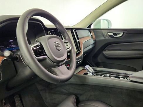 Used 2023 Volvo XC60 B5 Ultimate FWD image 12