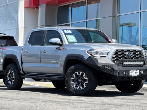 Used 2021 Toyota Tacoma TRD Off-Road w/ Technology Package AWD/4WD image 2