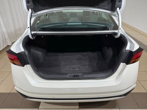 Used 2024 Nissan Altima 2.5 SV image 11