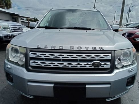 Used 2011 Land Rover LR2 HSE AWD/4WD image 3