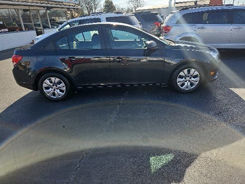 Used 2014 Chevrolet Cruze LS image 2