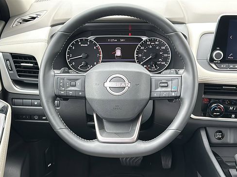 Certified 2025 Nissan Rogue SV image 27