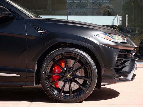 Used 2022 Lamborghini Urus image 9