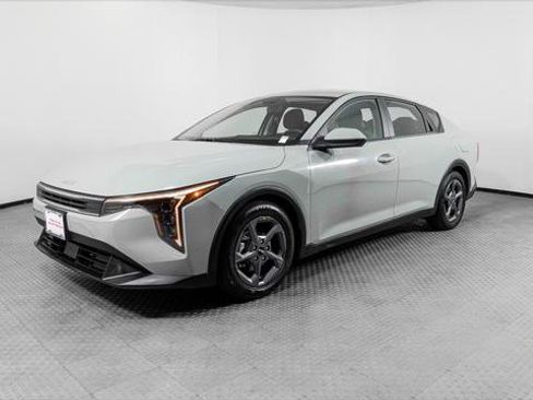 Used 2025 Kia K4 FWD image 2