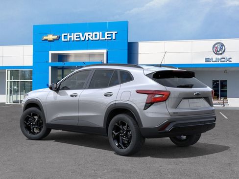 New 2026 Chevrolet Trax LT w/ Midnight Edition FWD image 3
