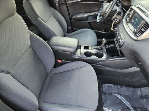 Used 2018 Kia Sorento LX image 19