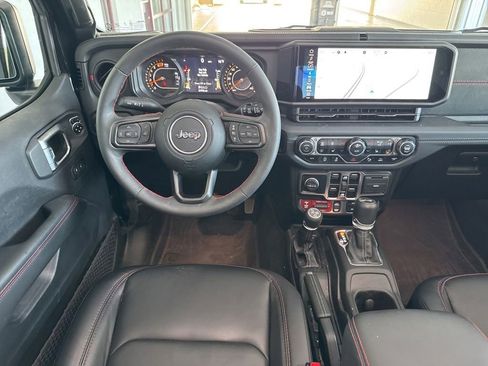 Used 2024 Jeep Wrangler Unlimited Rubicon AWD/4WD image 10