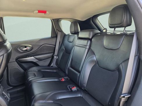 Used 2019 Jeep Cherokee Latitude Plus w/ Comfort/Convenience Group image 22