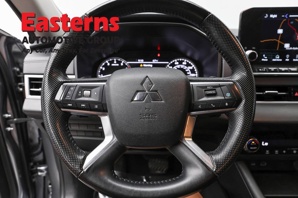 Used 2024 Mitsubishi Outlander SE AWD/4WD image 11