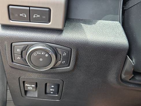 Used 2018 Ford F150 Platinum w/ Equipment Group 701A Luxury AWD/4WD image 23