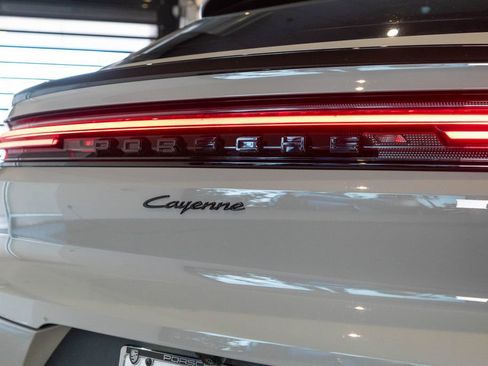 New 2025 Porsche Cayenne Coupe image 14