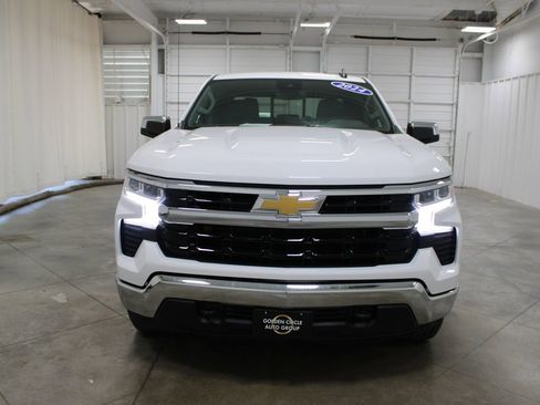 Used 2024 Chevrolet Silverado 1500 LT w/ Z71 Off-Road Package AWD/4WD image 3