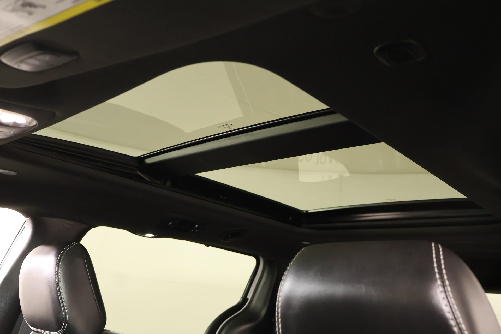 Used 2025 Chrysler Pacifica Limited FWD image 18