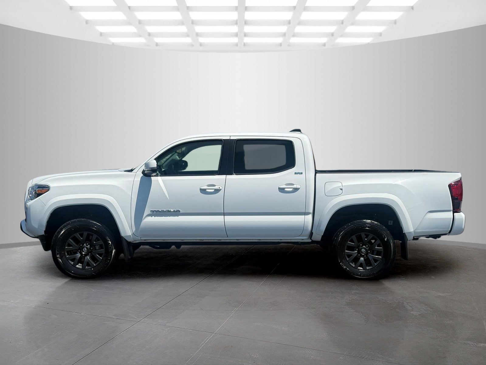 Used 2023 Toyota Tacoma SR5 w/ Technology Package AWD/4WD image 6