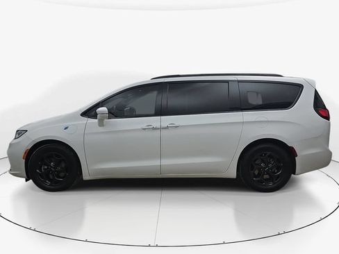 Used 2021 Chrysler Pacifica Limited w/ Uconnect Theater Family Group FWD image 9