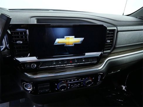 Used 2024 Chevrolet Silverado 1500 LT image 17