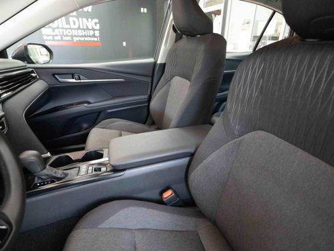 Used 2025 Toyota Camry LE image 10