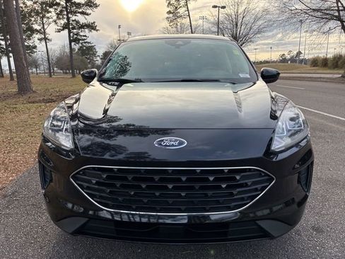 Used 2022 Ford Escape SE w/ SE Sport Appearance Package image 8