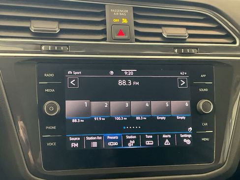 Used 2021 Volkswagen Tiguan SE image 17