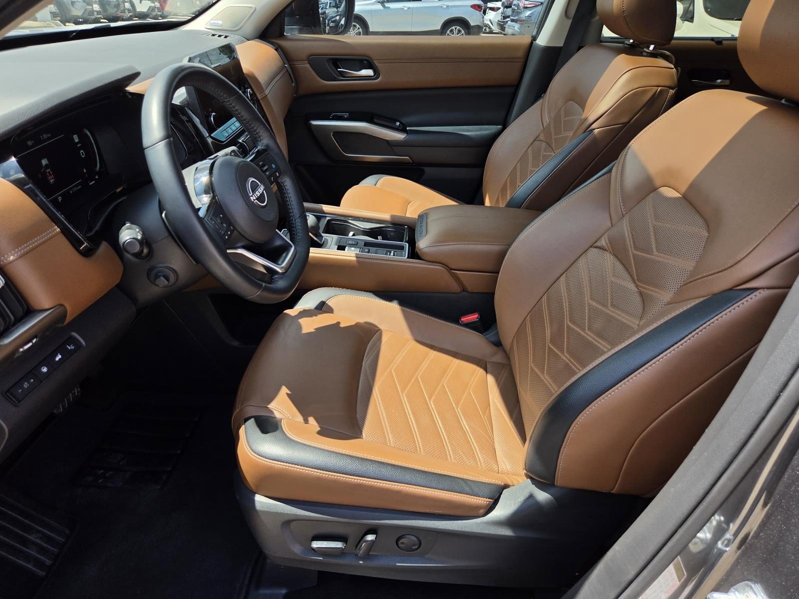 Used 2024 Nissan Pathfinder Platinum FWD image 25