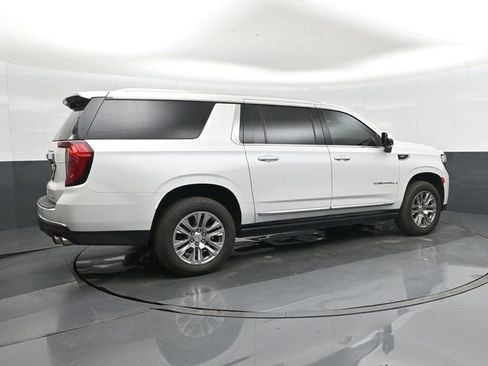 Used 2022 GMC Yukon XL Denali AWD/4WD image 3