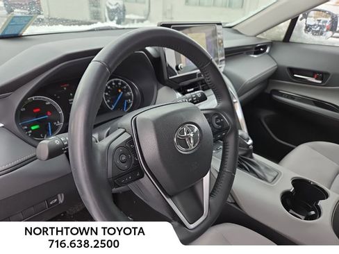 Used 2023 Toyota Venza LE image 37