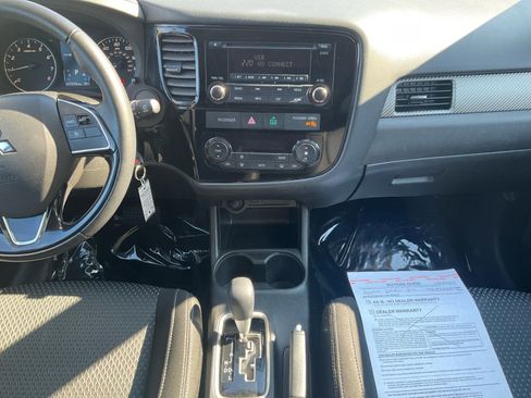 Used 2016 Mitsubishi Outlander ES image 11