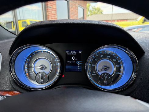 Used 2014 Chrysler 300 w/ Driver Convenience Group image 13