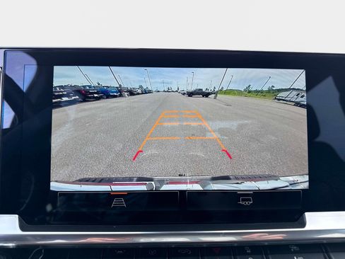Used 2025 GMC Sierra 1500 SLT AWD/4WD image 25