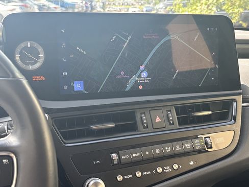 Used 2025 Lexus ES 350 w/ Accessory Package (Z2) FWD image 24
