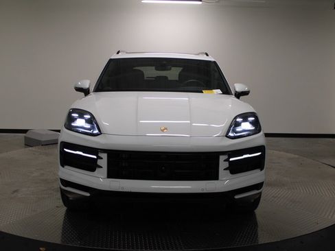 Certified 2025 Porsche Cayenne image 12